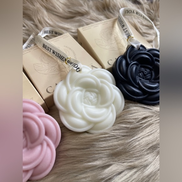 NIB ONE Pink Camellia Fragrance Wax Pendant - Picture 4 of 4